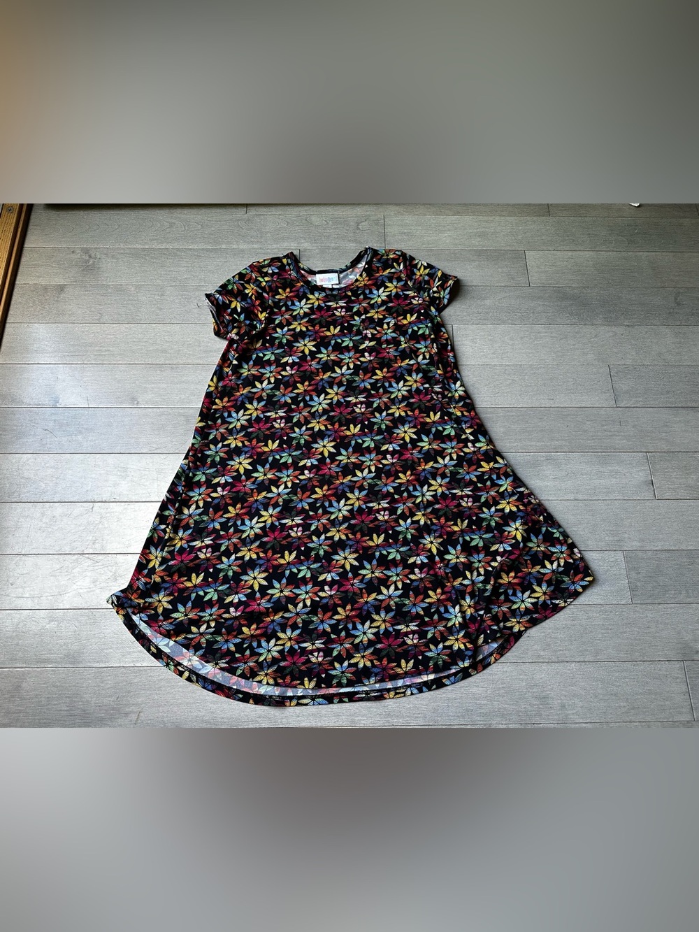 Girls Lularoe Carly Swing Multicolor Floral Short Sleeve Knee Length Dress Med